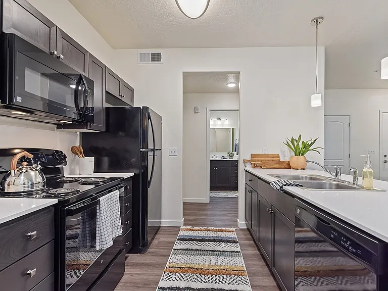 Pennwood Apartments — Photo 6