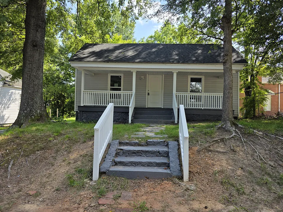 2306 Ashe St