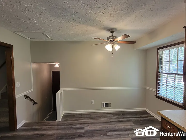 2532 Mistletoe Ln — Photo 9
