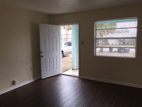4th image of 35 Cypress Cir #B