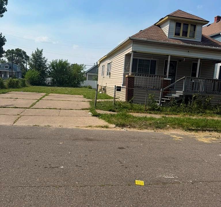1st image of 2409 Cody St