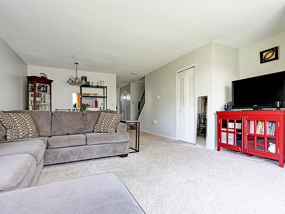 3rd image of 165 Rumson Dr #165