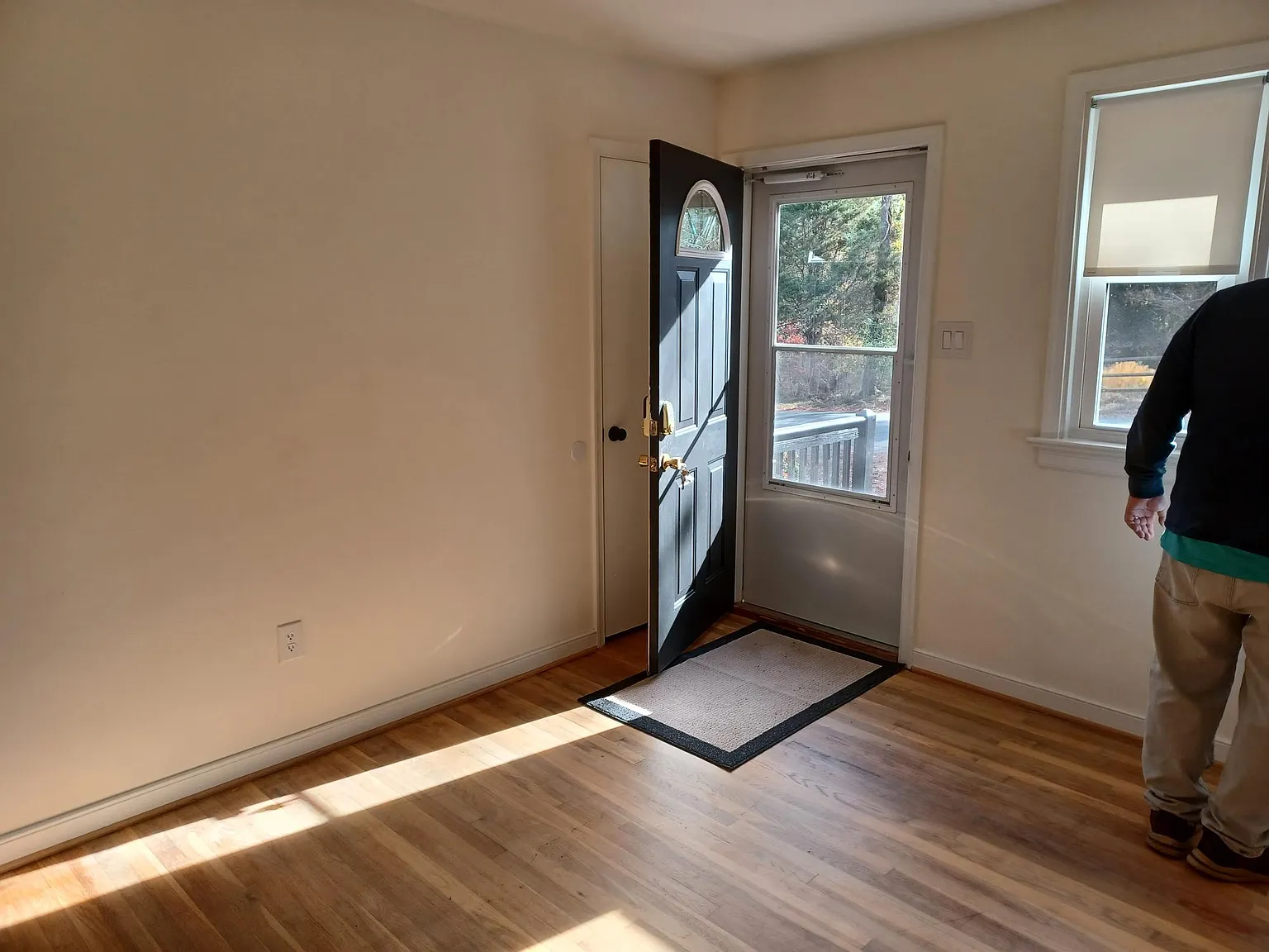 3 bed, 1053 sqft, $1,600 — Photo 2