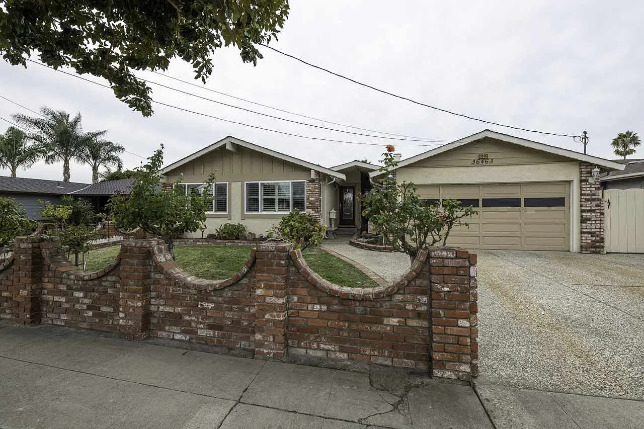 36463 Cedar Blvd photo 1
