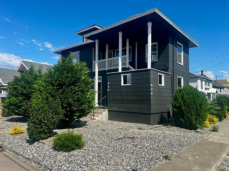929 SE Court Pl — Photo 5