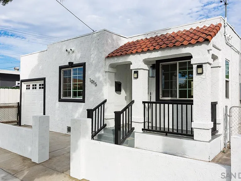 Hoover Ave — Photo 17