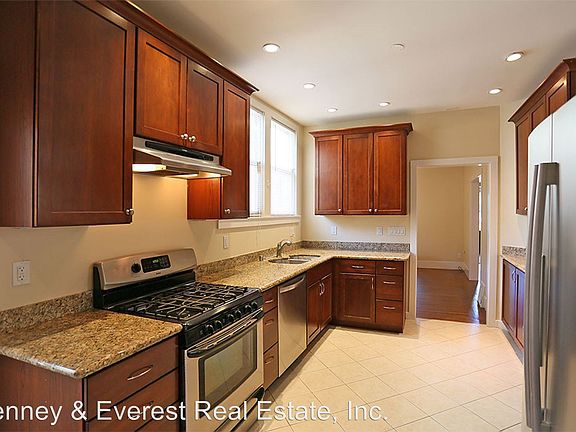 2nd image of 35 Lincoln Way