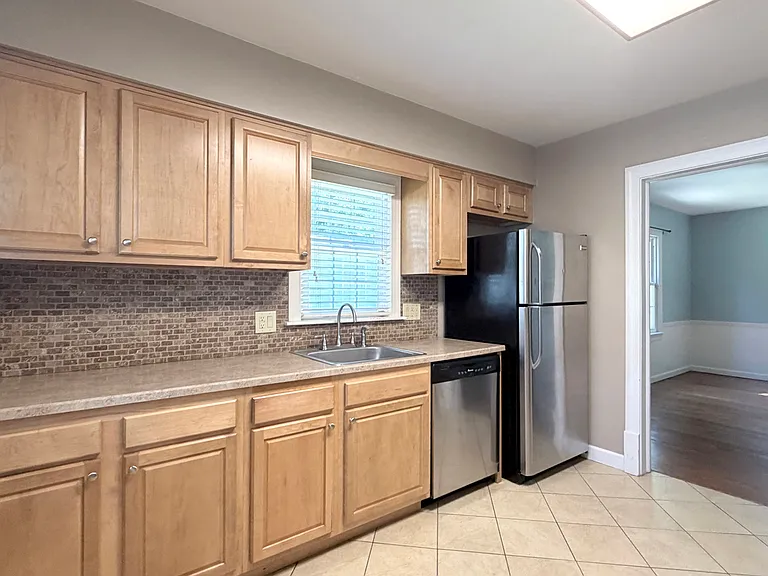 555 S Ruston Ave — Photo 6
