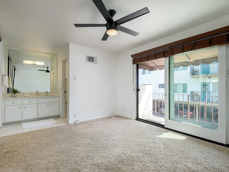 129 E Micheltorena St #6 — Photo 9