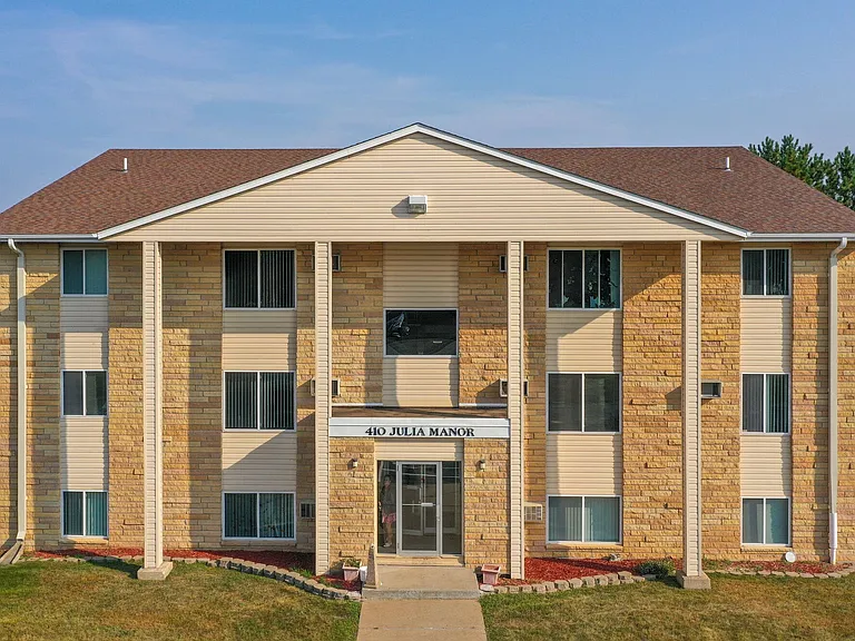 Julia Manor Apartments — Photo 11