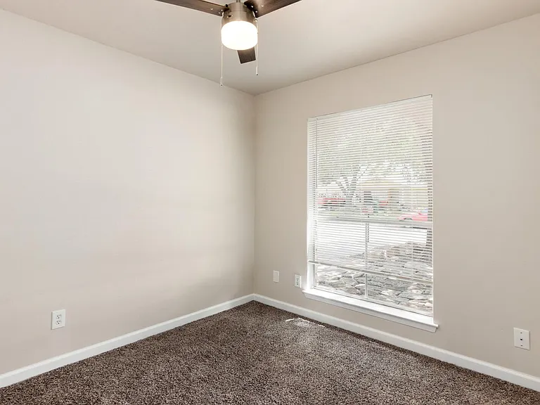 5915 Cliff Trail Dr — Photo 18