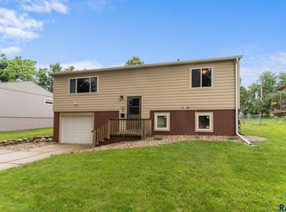 1713 S Shellynn Dr, Sioux Falls, SD 57103