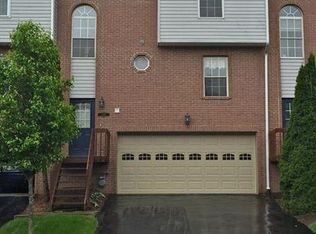 7010 Clubview Dr, Bridgeville, PA 15017