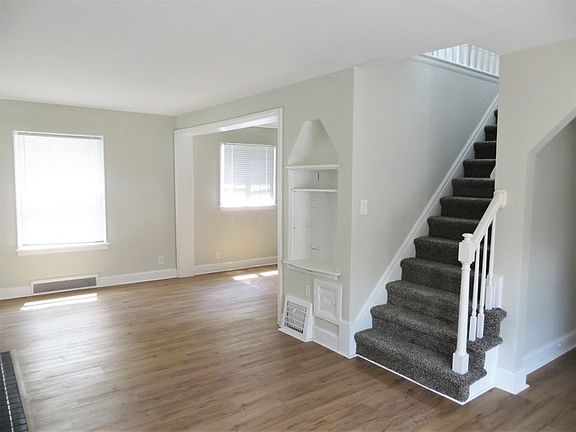 4th image of 16910 Waveney St