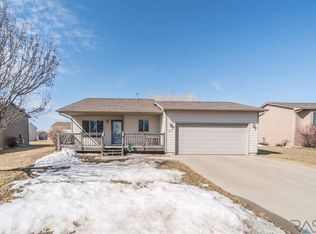 415 Pittsburgh Ave, Harrisburg, SD 57032
