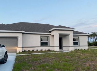 483 SE Sunnydale Ln, Port Saint Lucie, FL 34983
