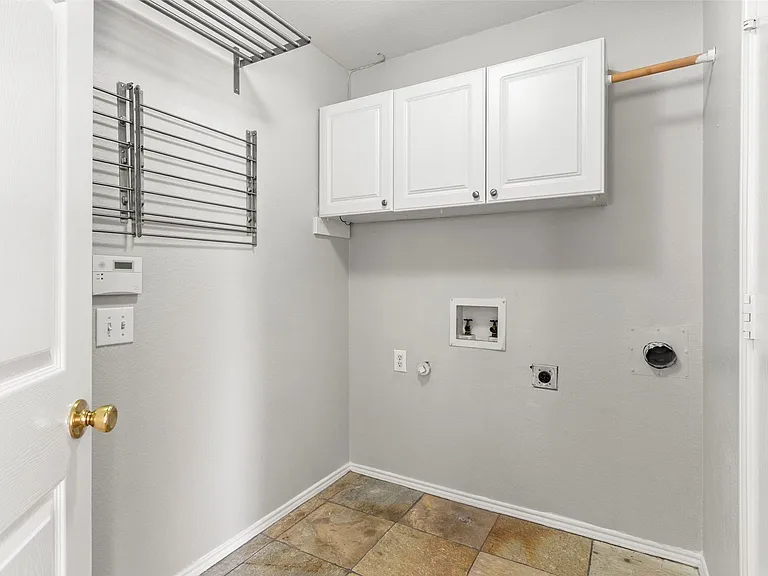 6721 Misty Hollow Dr — Photo 24