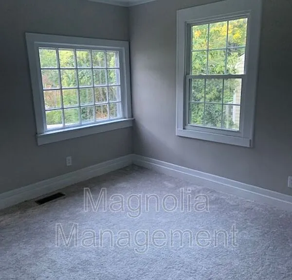 523 Grant St — Photo 2