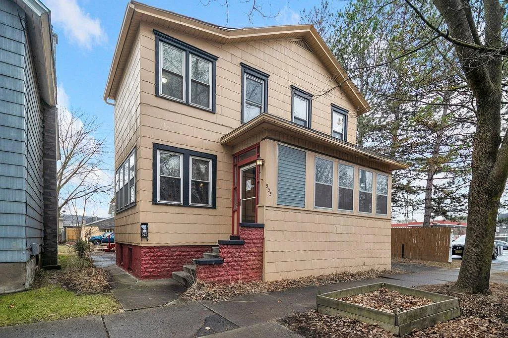 525 W Buffalo St photo 1
