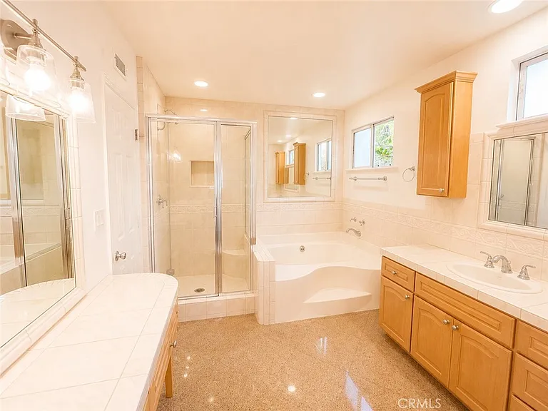 24010 Hatteras St — Photo 14