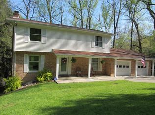 2102 Stratford Rd, South Charleston, WV 25303