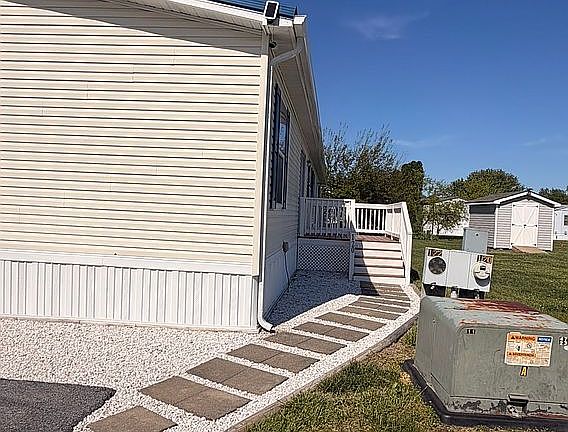 2nd image of 120 Pine Cone Dr