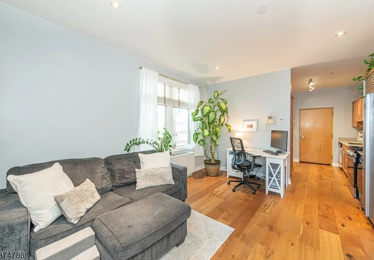 276 Chestnut St #1G — Photo 11