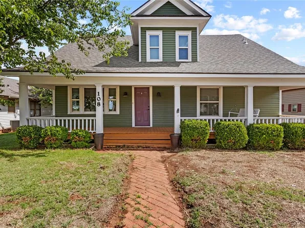 108 W Tom Stafford St, Weatherford, OK 73096