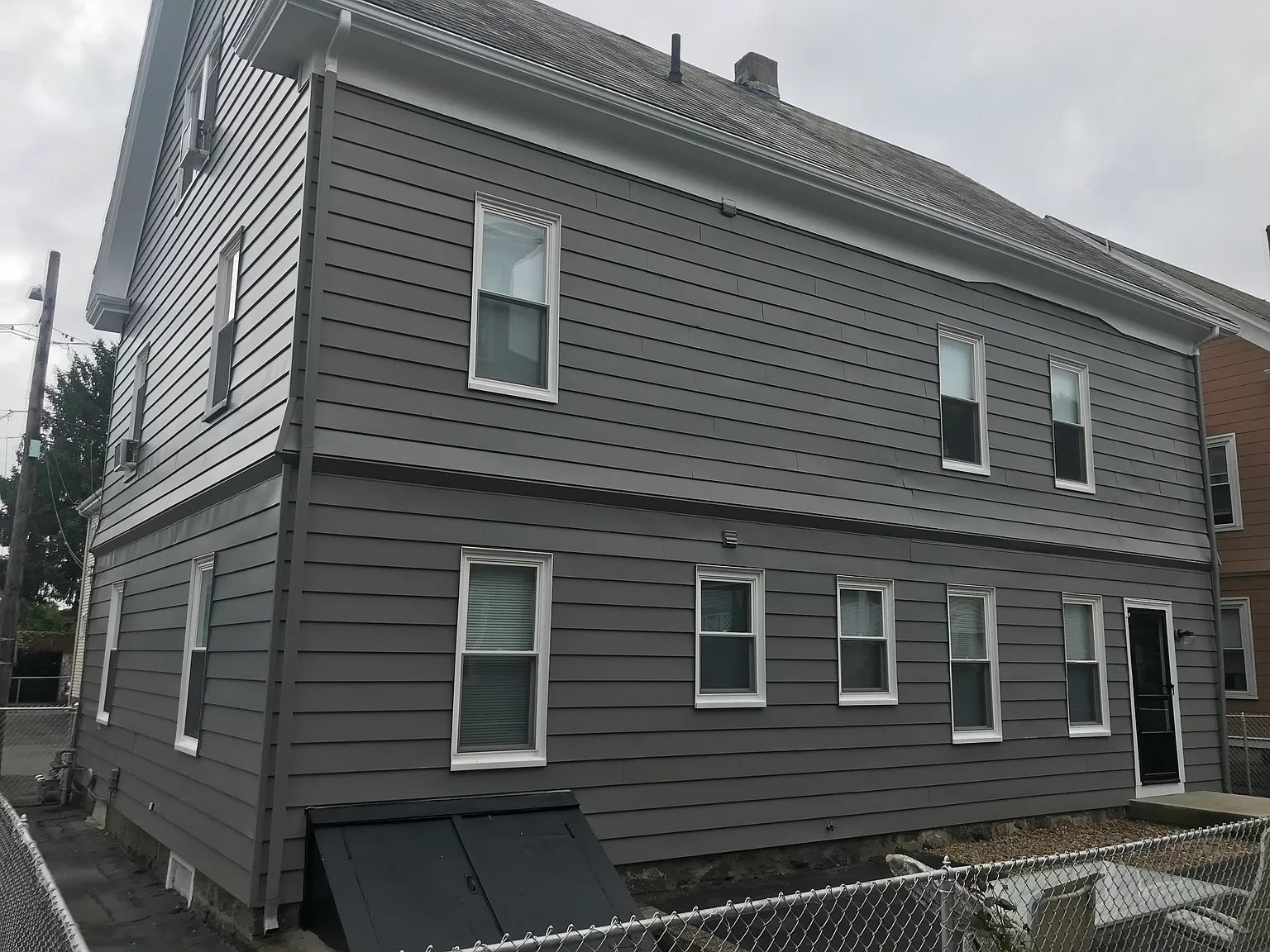 3 bed, 1100 sqft, $2,600 — Photo 4