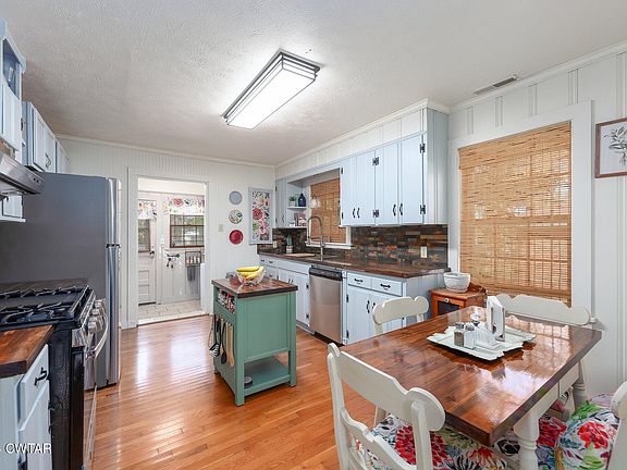 3rd image of 1111 N Park Ave