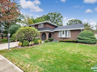 151 Spring Oaks Dr, Wood Dale, IL 60191