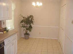 5th image of 2204 Miriam Ln
