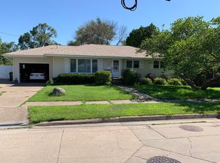 624 Maple Ave, Muscatine, IA 52761