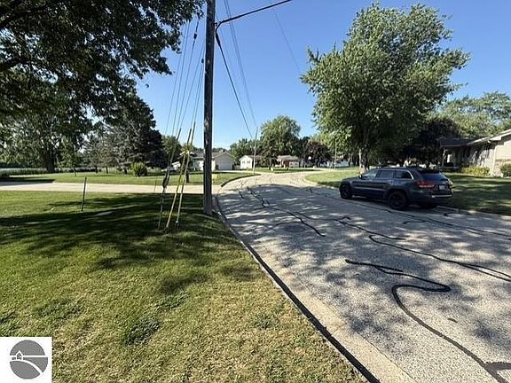 3rd image of Riverview Dr #43