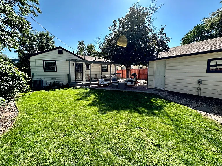 Huge landscaped backyard with sprinklers, and 1.5 car garage for storage or other use