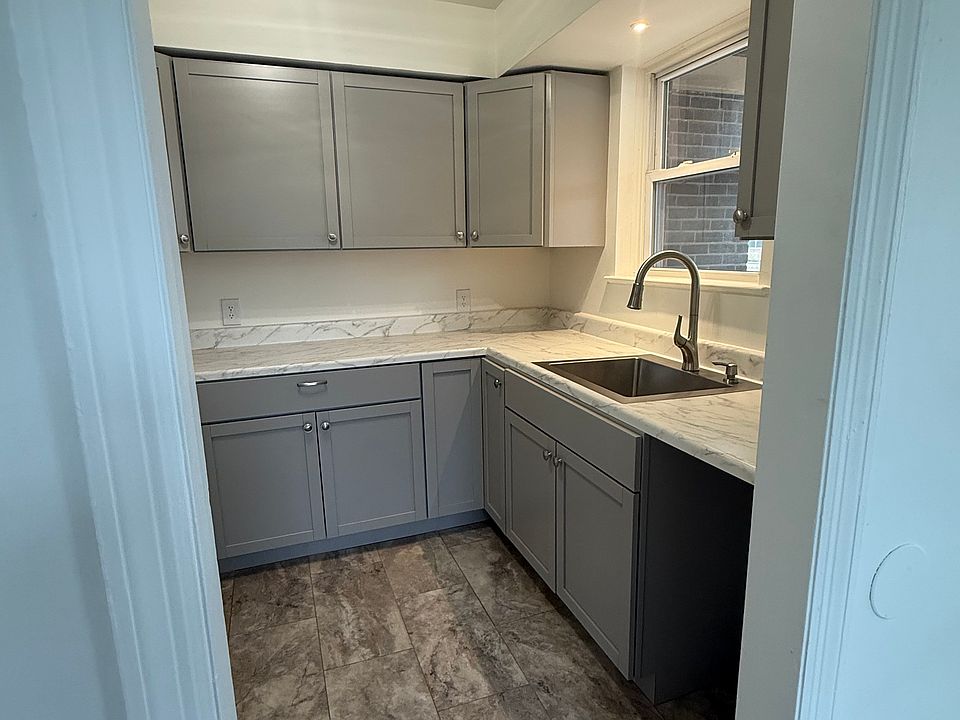 1st image of 301 W 39th St APT 1
