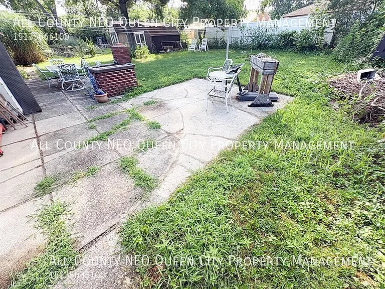 3692 Elmira Dr — Photo 23