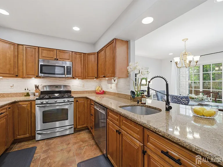 3 Dorchester Dr — Photo 13