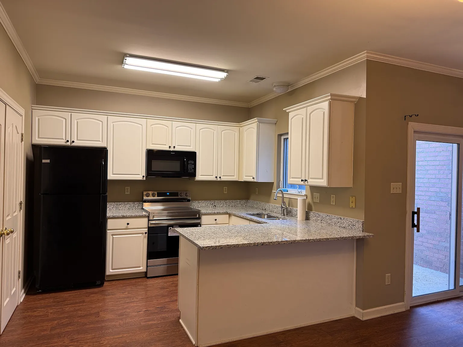 1560 Kirby Pkwy — Photo 4