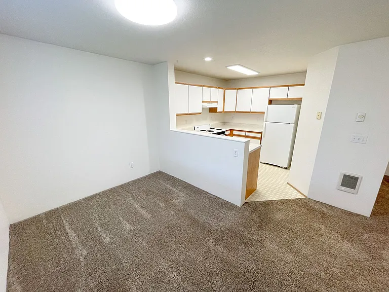 5410 N Hills Dr — Photo 4