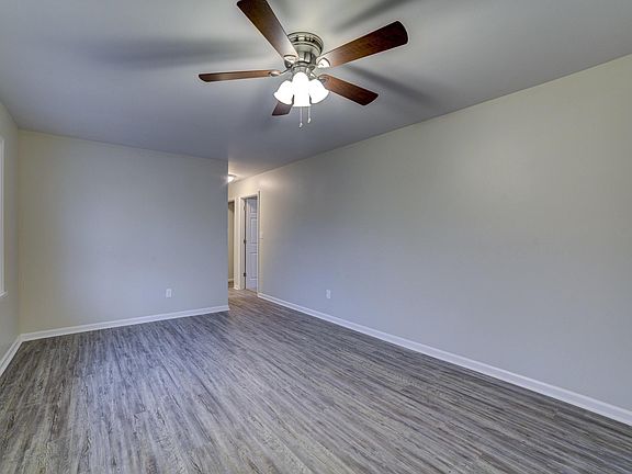 3rd image of 973 Shelbourne Ave