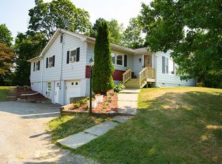16 Horseshoe Dr, Poughkeepsie, NY 12603
