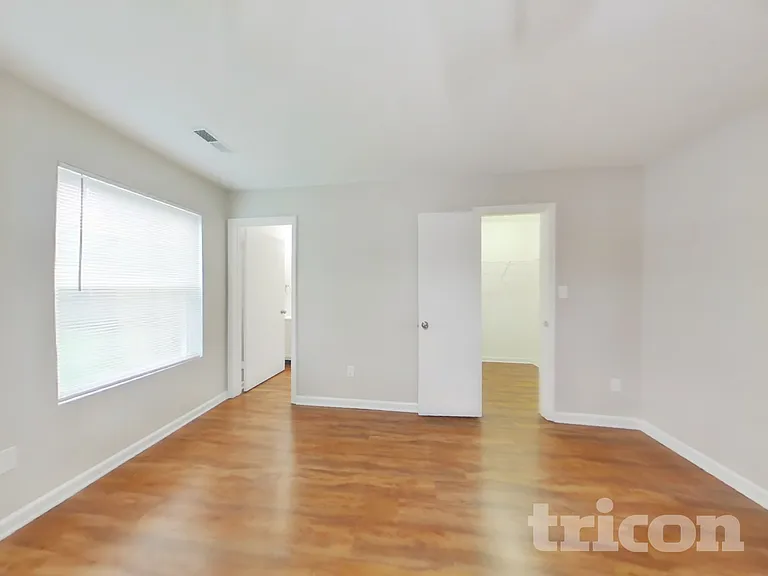 284 Woodfield Dr — Photo 7