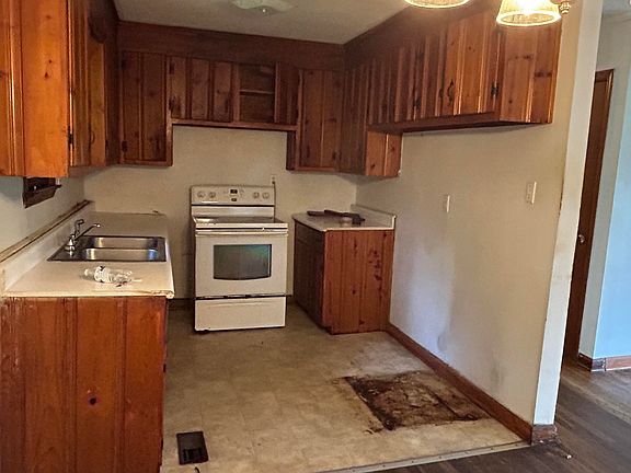 3rd image of 955 Ell St