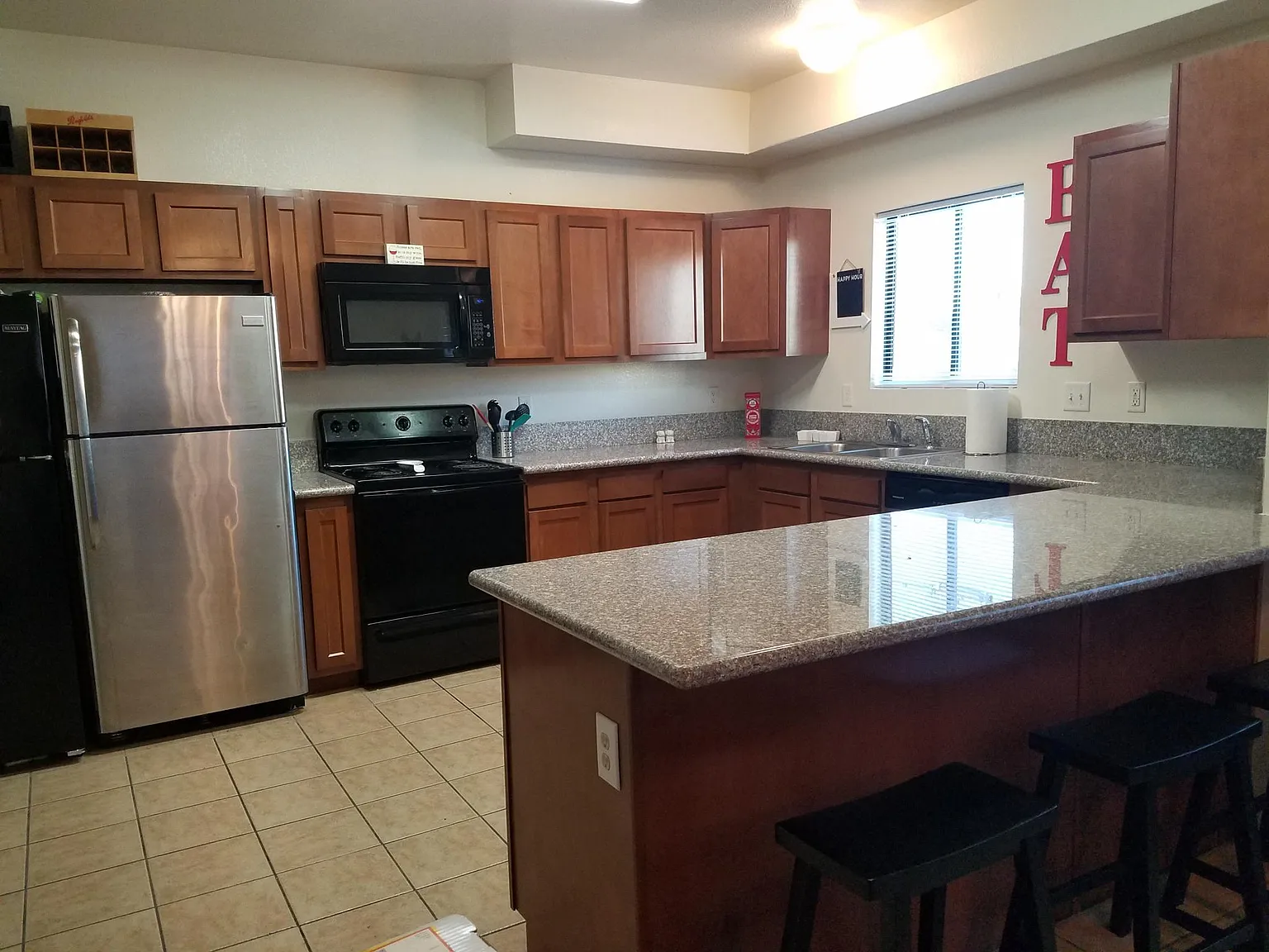 4 bed, 2.5 bath, 1656 sqft, $2,940 — Photo 3