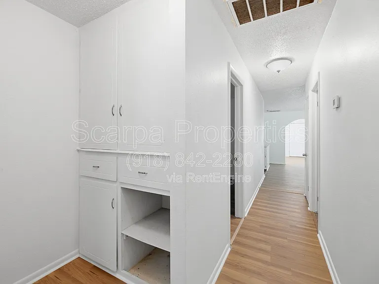 313 E Woodrow Pl — Photo 14