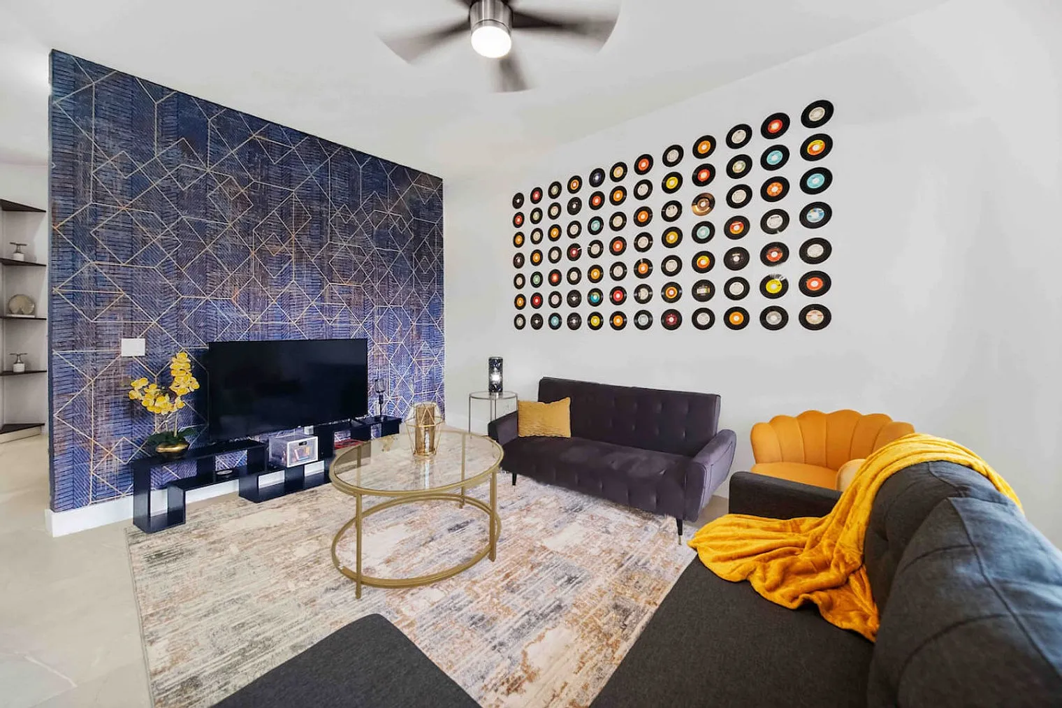 4 bed, 2.0 bath, 2690 sqft, $5,760 — Photo 3