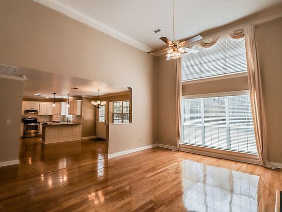 5th image of 807 Maplewood Dr