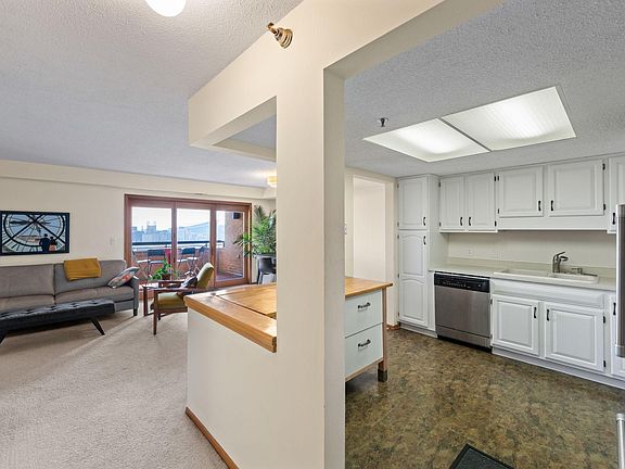 4th image of 110 1st Ave NE Unit F1502