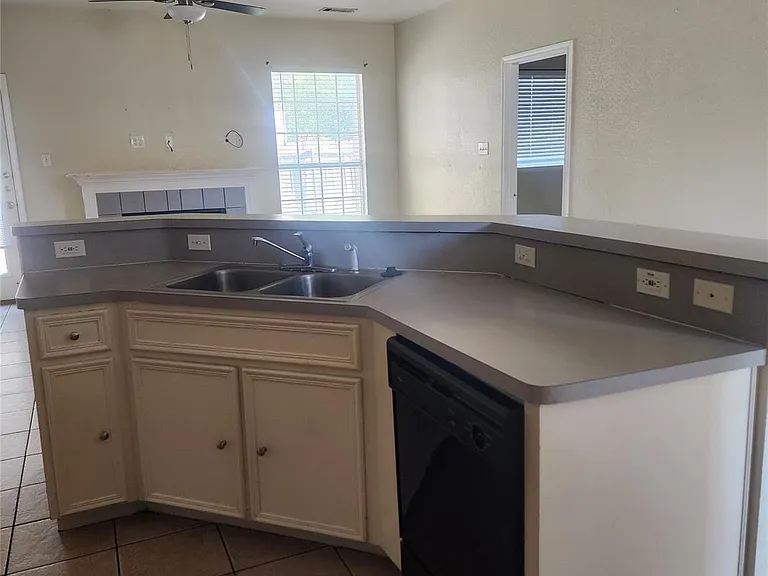 3102 Northwest Blvd #A — Photo 4